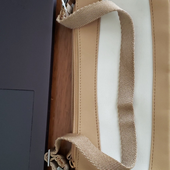 Gucci Canvas/Calfskin Leather Baguette in Cream and Beige - Picture 10 of 14